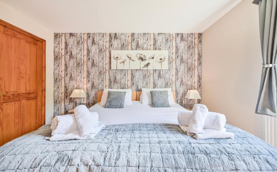 3 Bed Lodge With Ev Point Truro Bagian luar foto